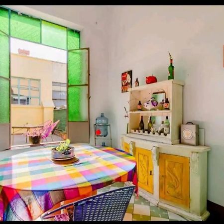 1 Guadalajara Corazon Del Centro Historico Hospedate En Una Casa Antigua En Una Habitacion Sencilla Con Areas Comunes Y Banos Compartidas المظهر الخارجي الصورة