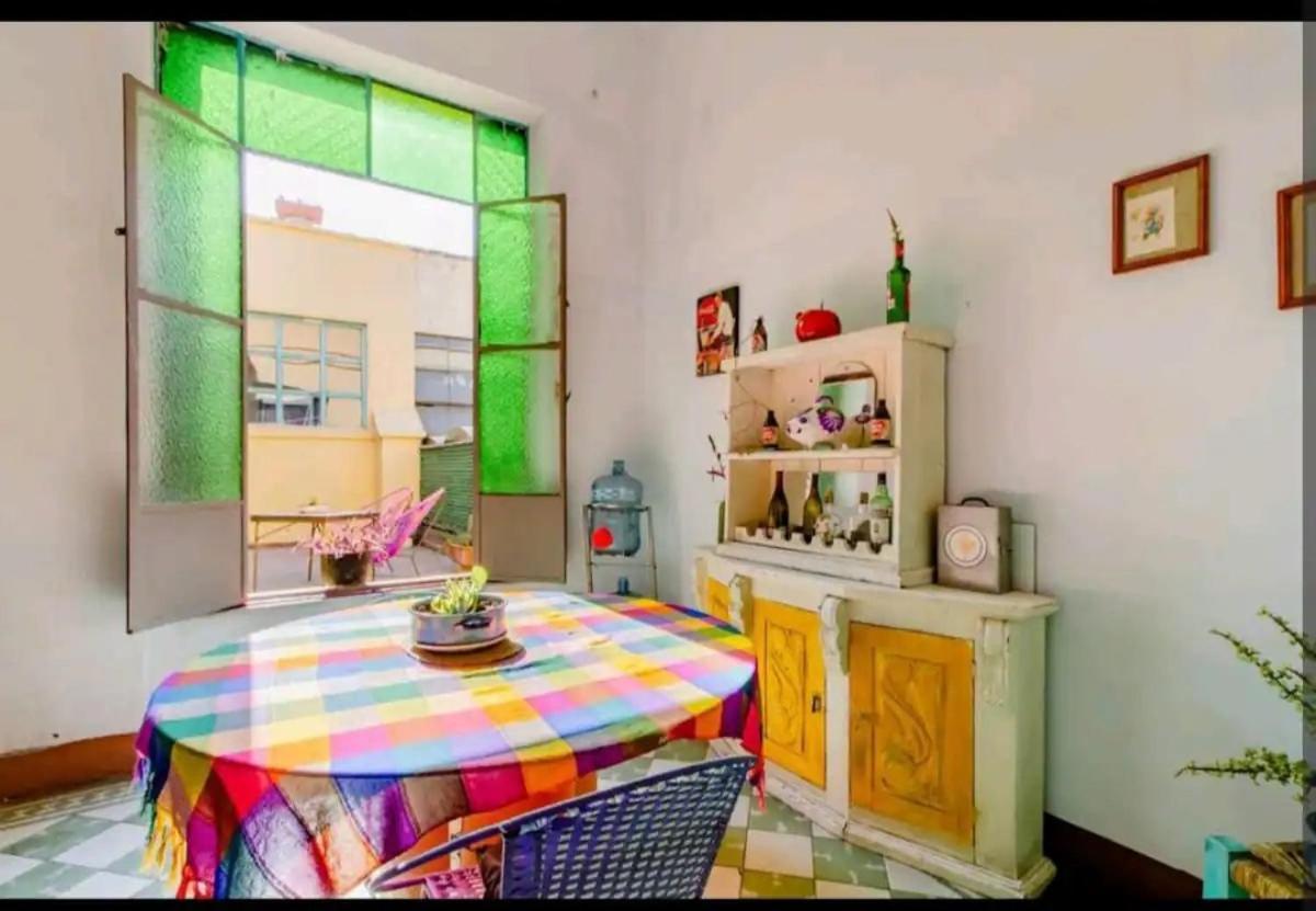 1 Guadalajara Corazon Del Centro Historico Hospedate En Una Casa Antigua En Una Habitacion Sencilla Con Areas Comunes Y Banos Compartidas المظهر الخارجي الصورة