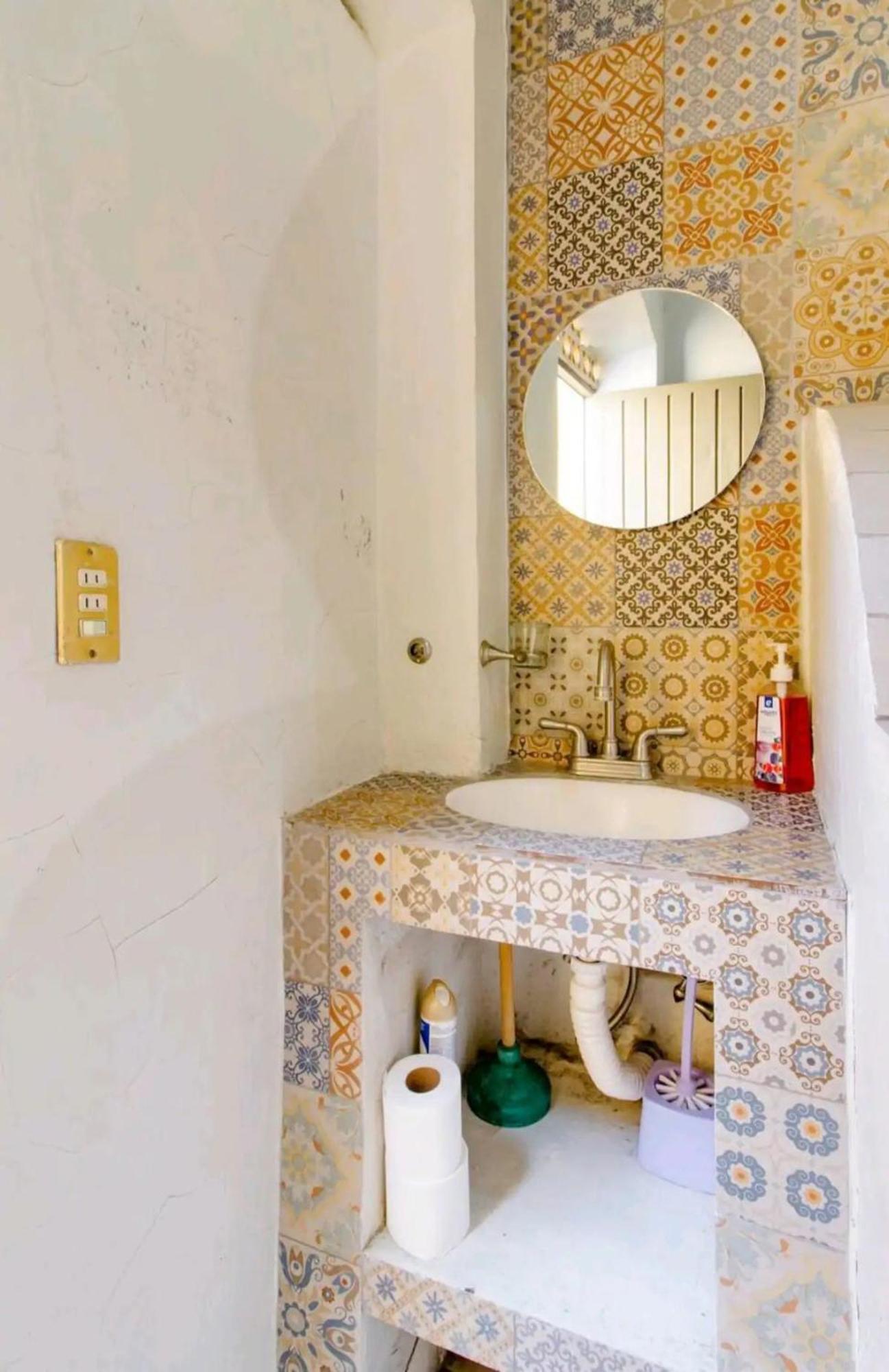 1 Guadalajara Corazon Del Centro Historico Hospedate En Una Casa Antigua En Una Habitacion Sencilla Con Areas Comunes Y Banos Compartidas المظهر الخارجي الصورة