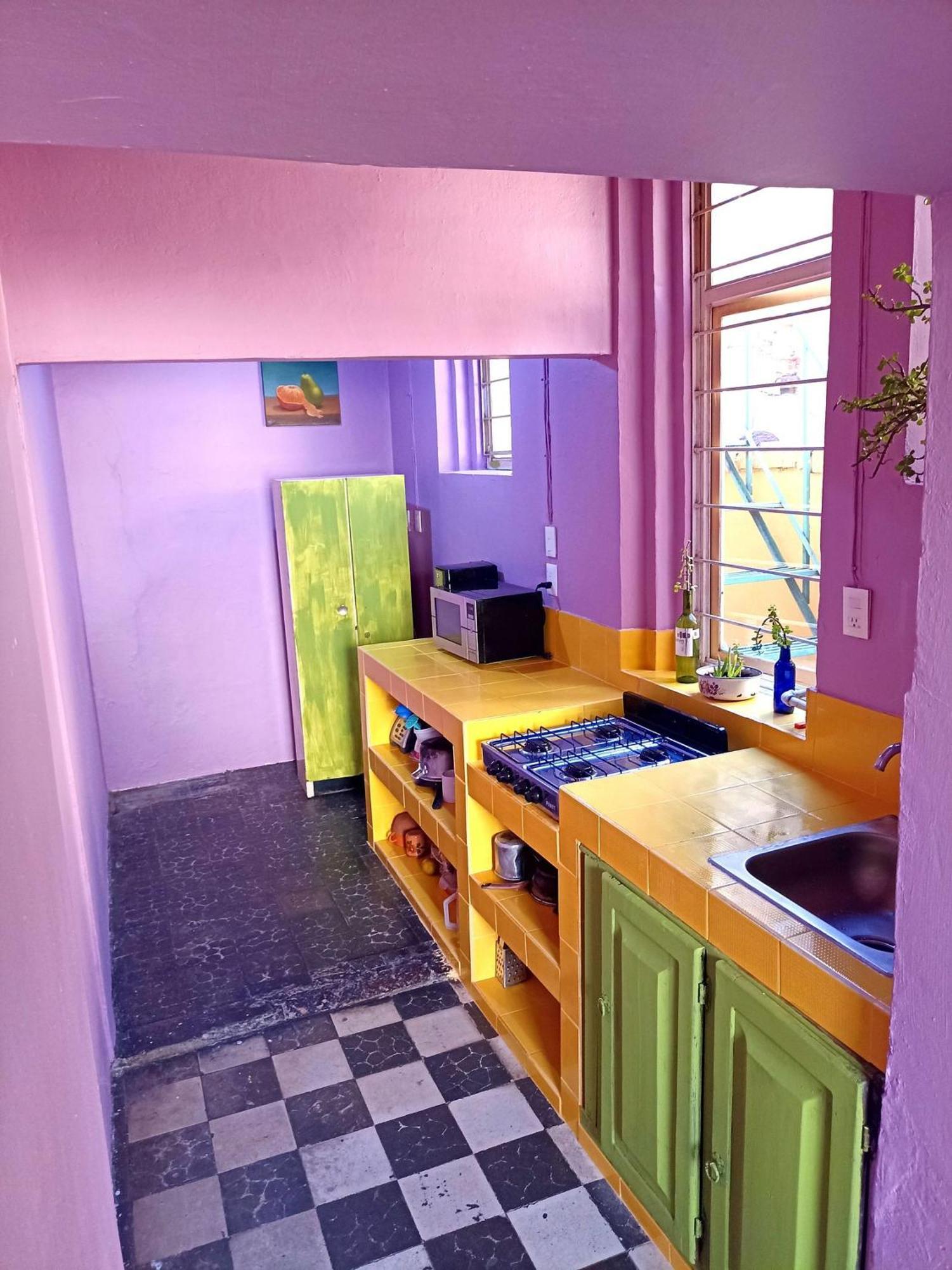 1 Guadalajara Corazon Del Centro Historico Hospedate En Una Casa Antigua En Una Habitacion Sencilla Con Areas Comunes Y Banos Compartidas المظهر الخارجي الصورة